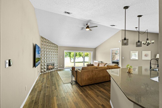 Building Photo - Live the Lake Life! Stunning 4BD Home with Water Access in Lake Mary