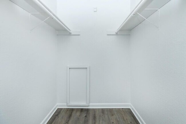 Foto del edificio - 8800 N Interstate Hwy 35