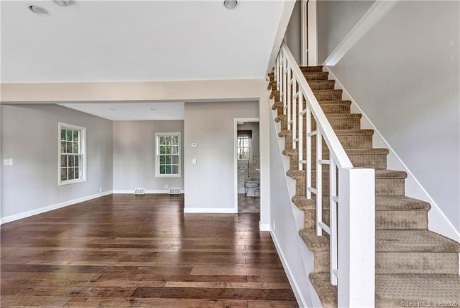 Building Photo - 121 Nichols Ave