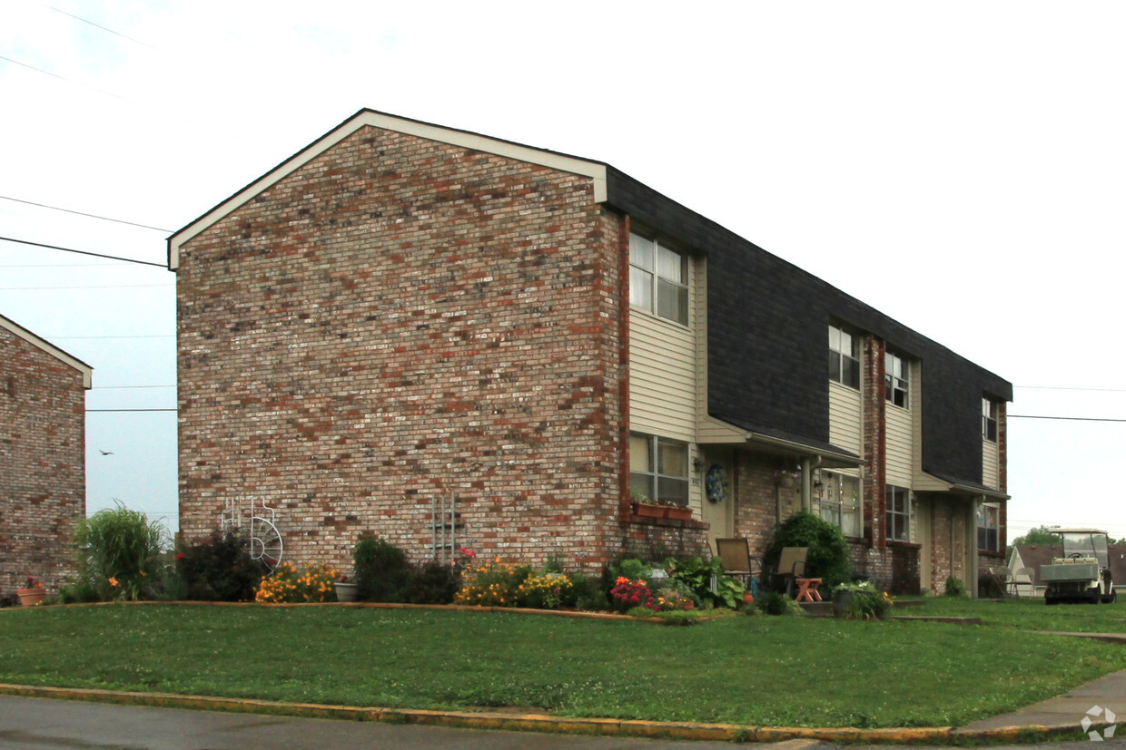 Foto principal - Shelby Manor Apartments