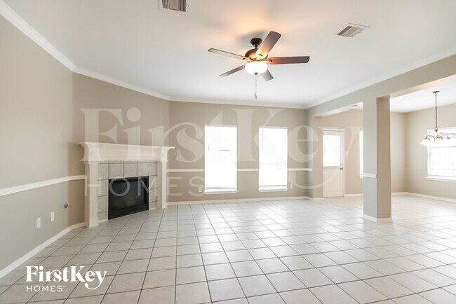 Foto del edificio - 5007 Dripping Spring Ave