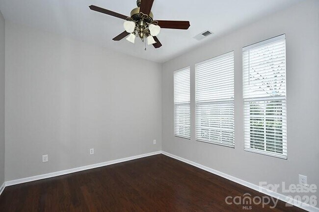 Foto del edificio - 8204 Viewpoint Lane