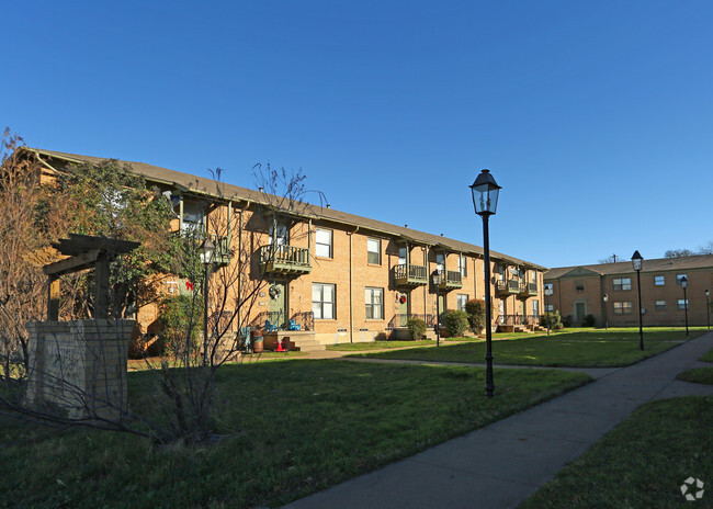 Building Photo - Courtyard on Main