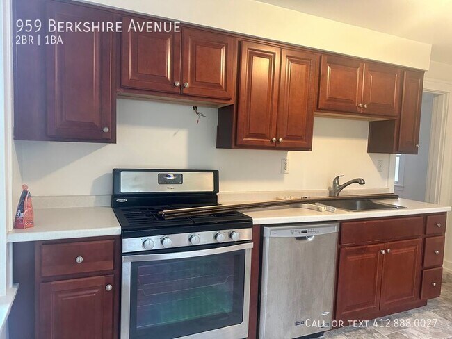 Building Photo - 2 bedroom 1 bath apartment