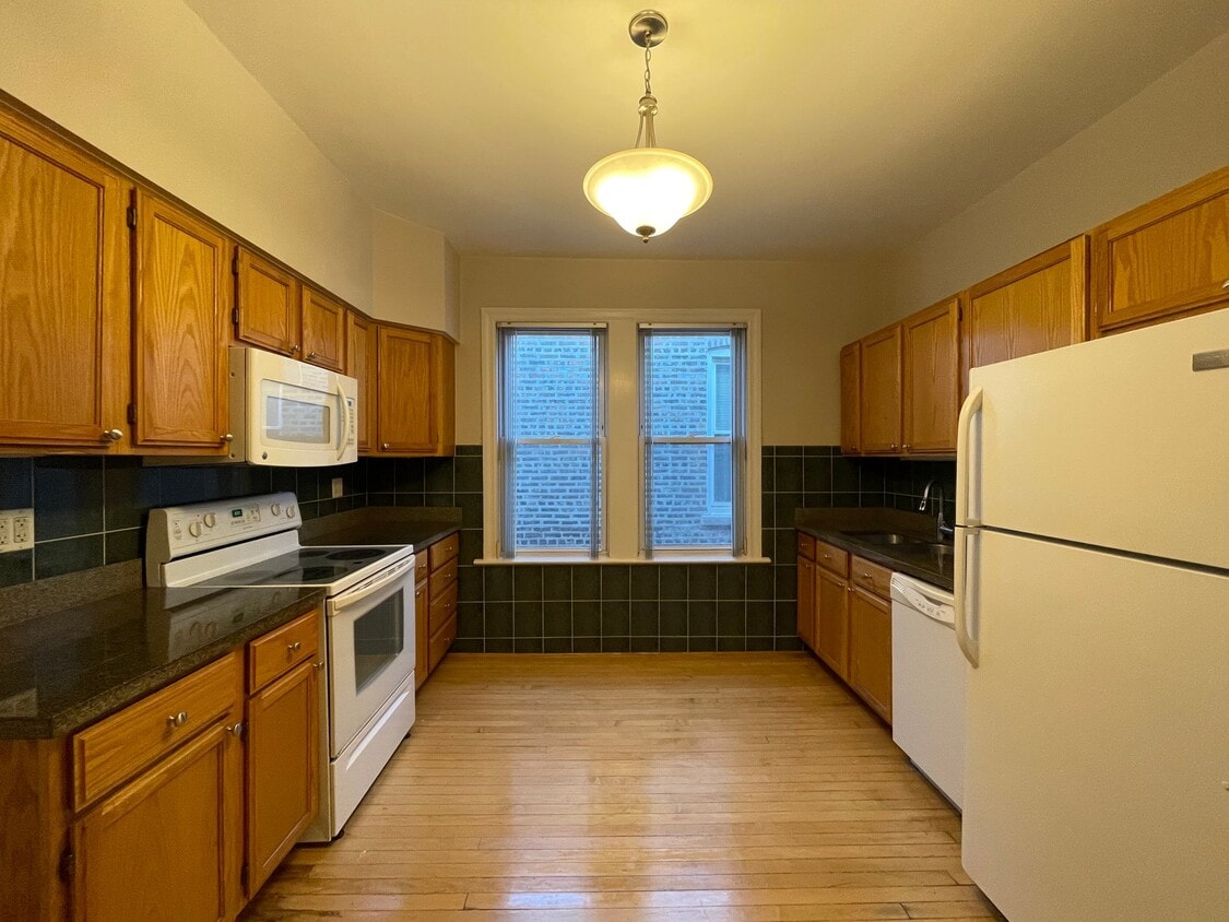 Photo - 2234 W Augusta Blvd (Chicago, IL)