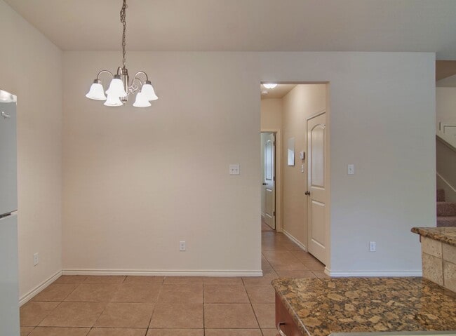 Building Photo - Immediate Move in! HUGE 3/3 duplex just Mi...