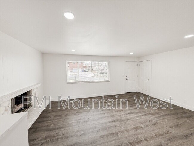 Foto del edificio - 1011 Claremont Dr