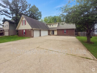 Building Photo - 5004 S Narcissus Ave