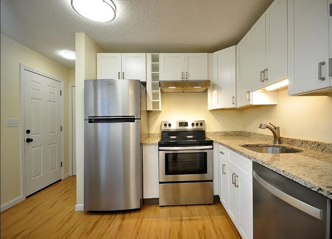 Kitchen Granite counters - 1700 Farmington Ave