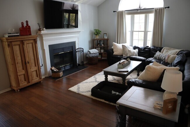 Building Photo - 812 Porter Way W