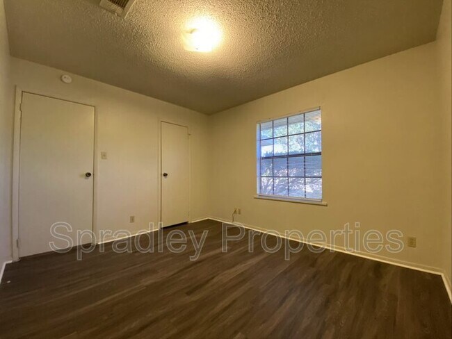 Building Photo - 501 Phoenix Dr