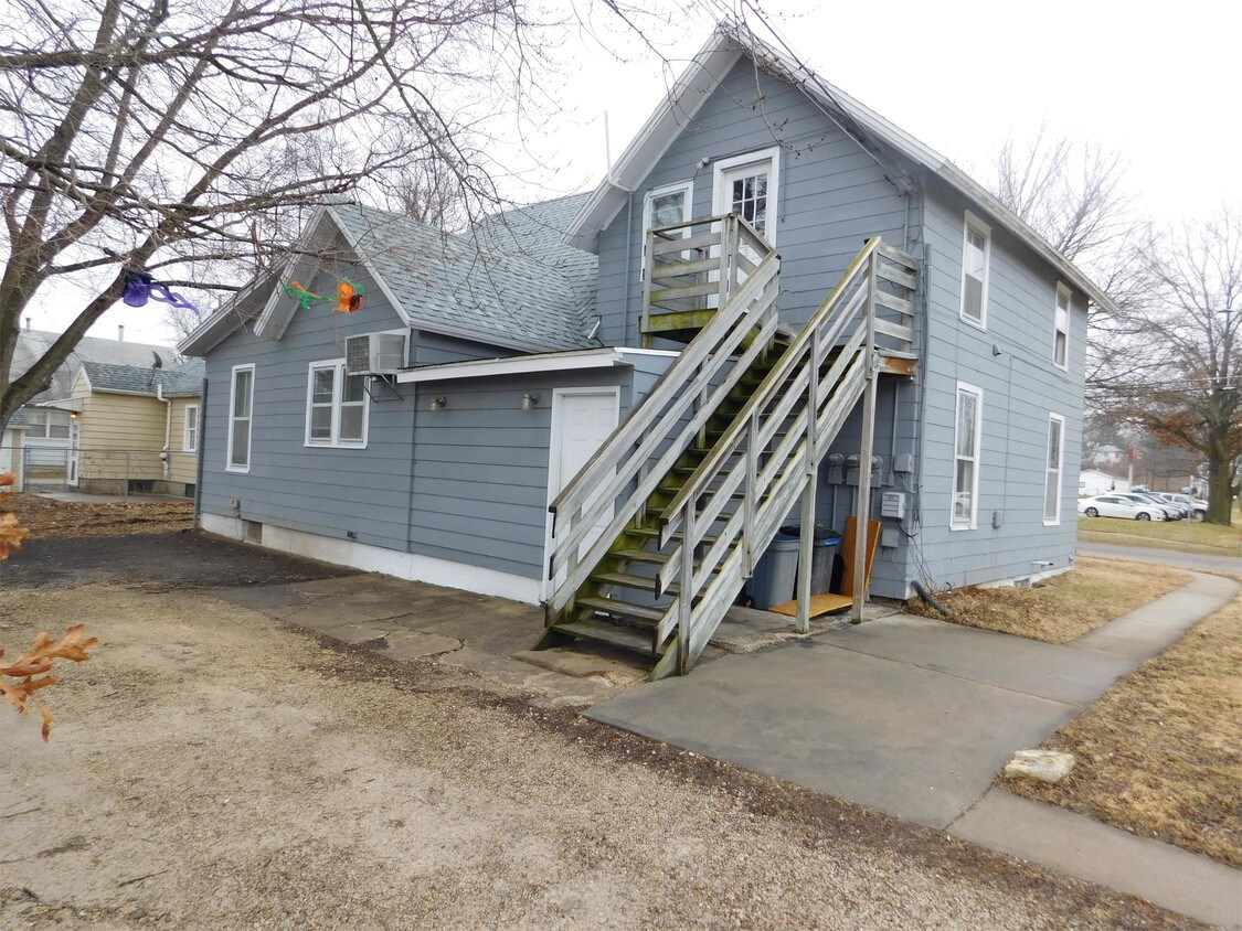 Building Photo - 310 8th Ave