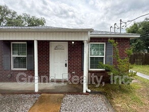Building Photo - 1015 Peakview Dr