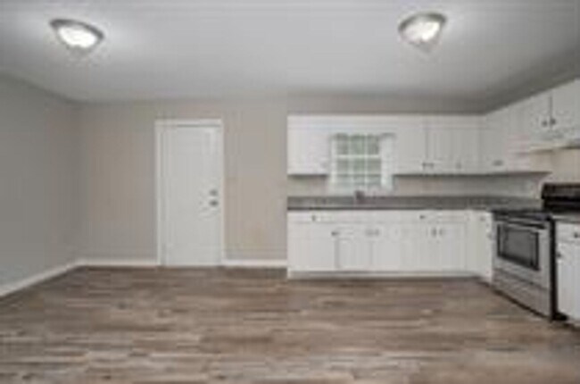 Foto del edificio - Brick 3 Bedroom 2 Bathroom Ranch