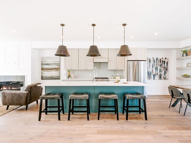 Foto del edificio - Beautiful 4 Bedroom Townhome in Englewood