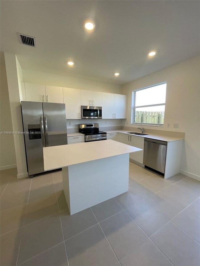 Foto del edificio - 2760 SE 26th Ave