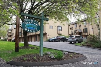 Building Photo - 8 Oakwood Ave