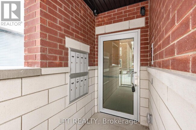 Building Photo - 250 Shakespeare St