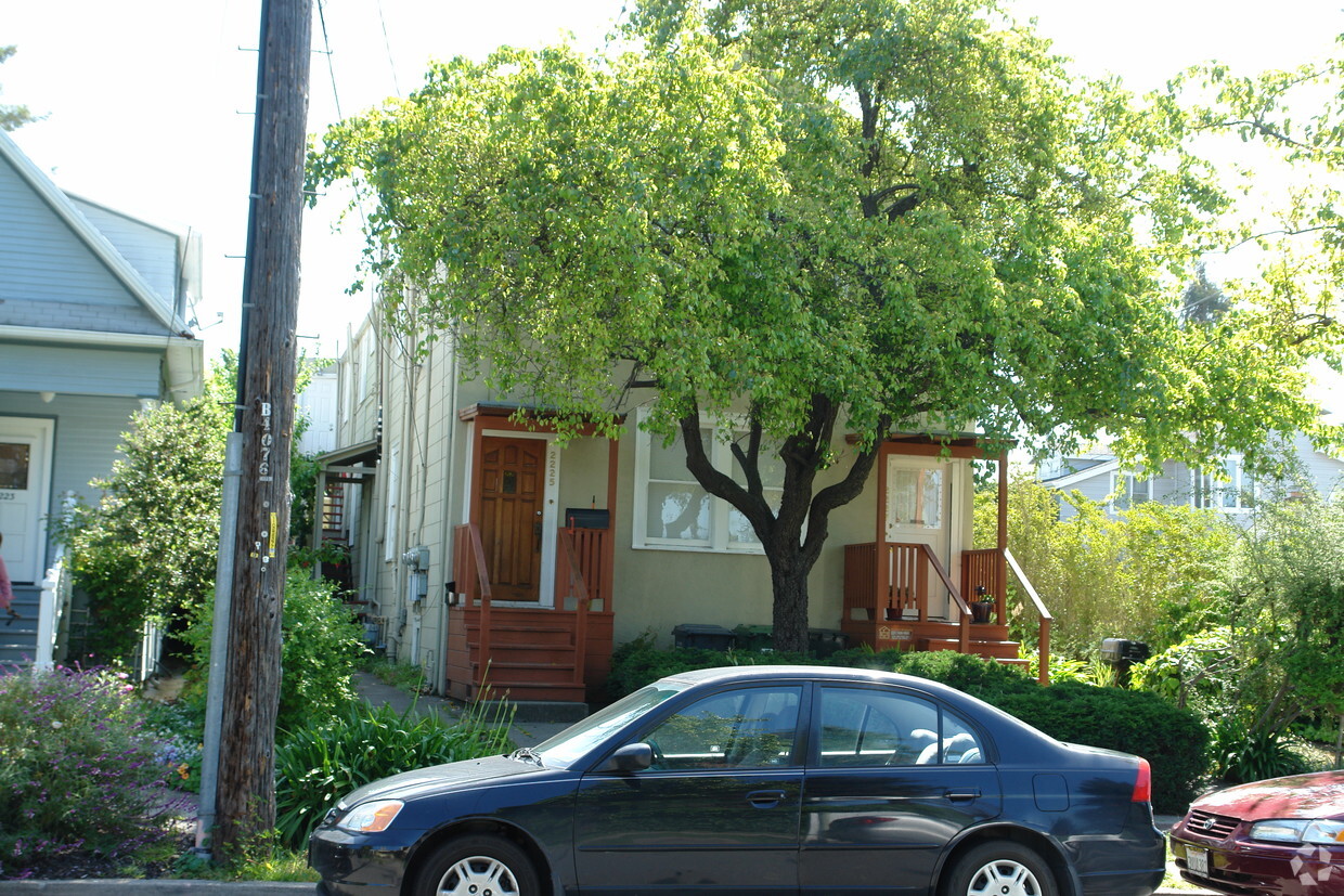 Building Photo - 2227 Acton St