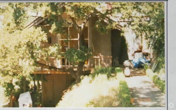 Primary Photo - 20 Brushwood Ln
