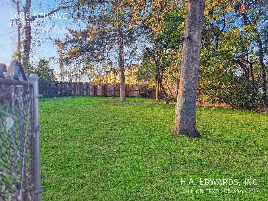 Building Photo - 1606 5th Ave