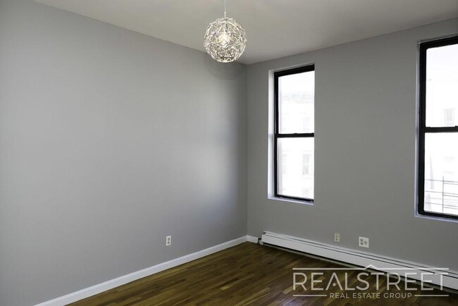 Foto del edificio - Duplex 2 BR in Bushwick