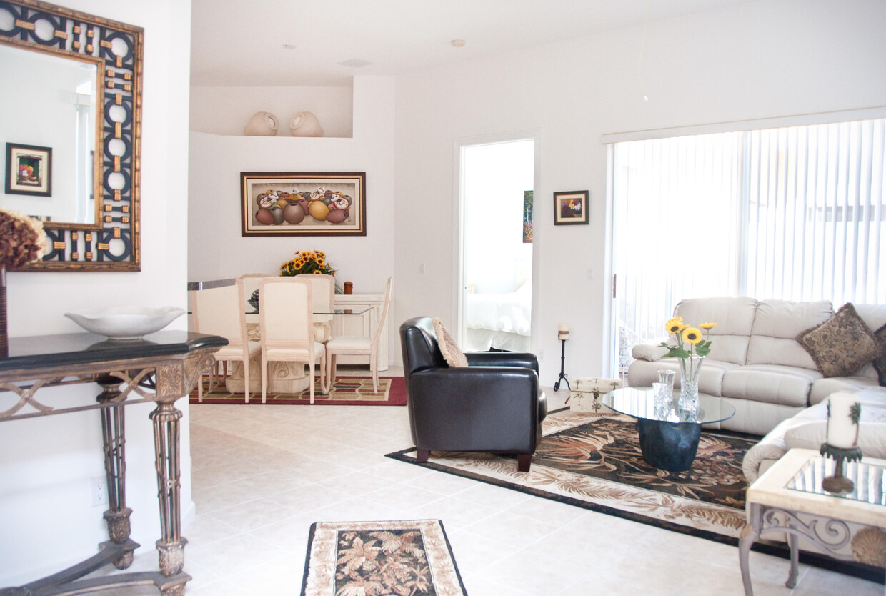 Foto principal - 7684 Hummingbird Ct