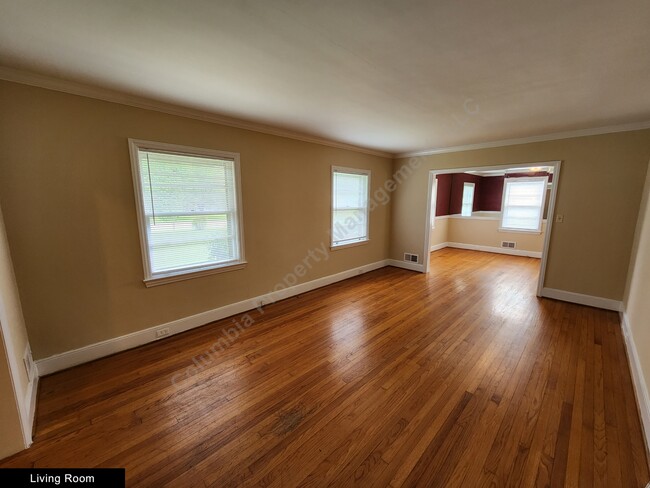Building Photo - 837 Byron Rd