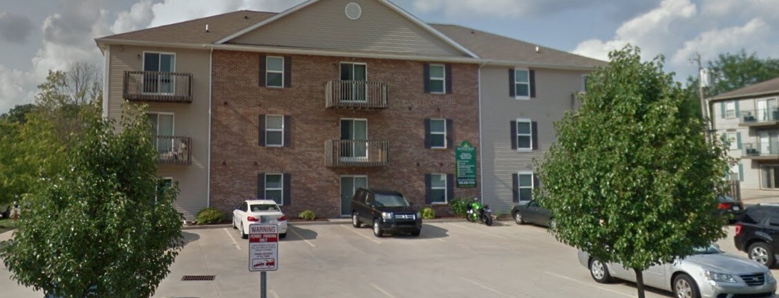 Primary Photo - Pinehurst Apartments
