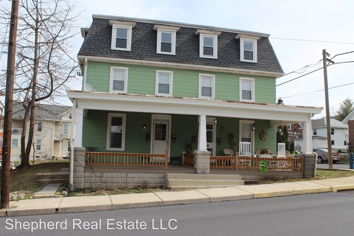 Foto principal - 54 E Chestnut St