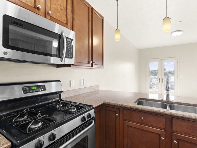 Building Photo - 2BD 2Bath Condo in the Heart of Salt Lake ...