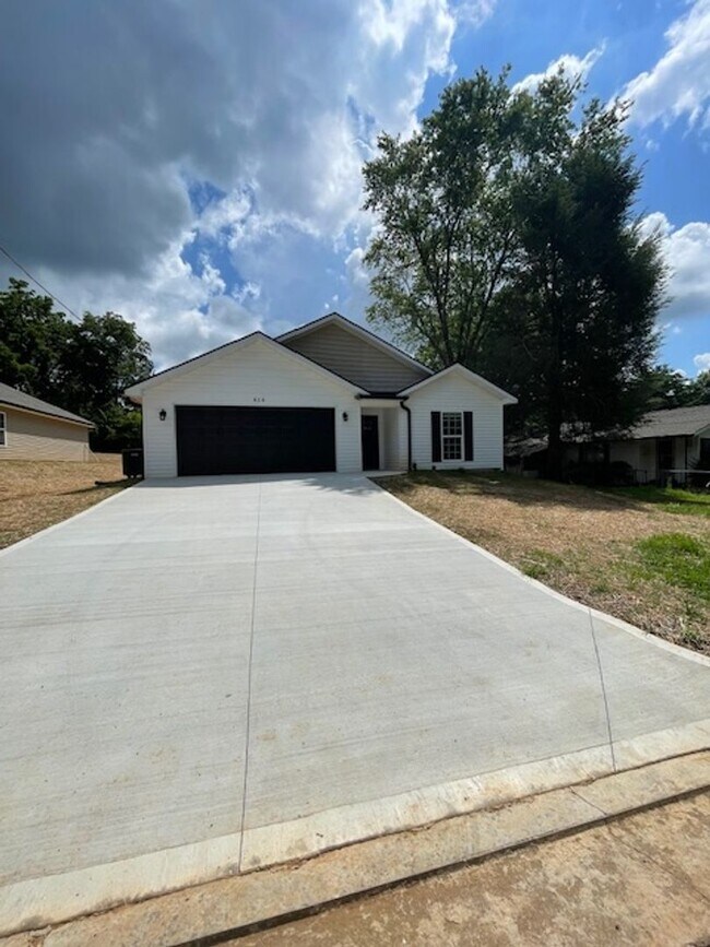 Building Photo - Maryville City New Construction Coming Soo...