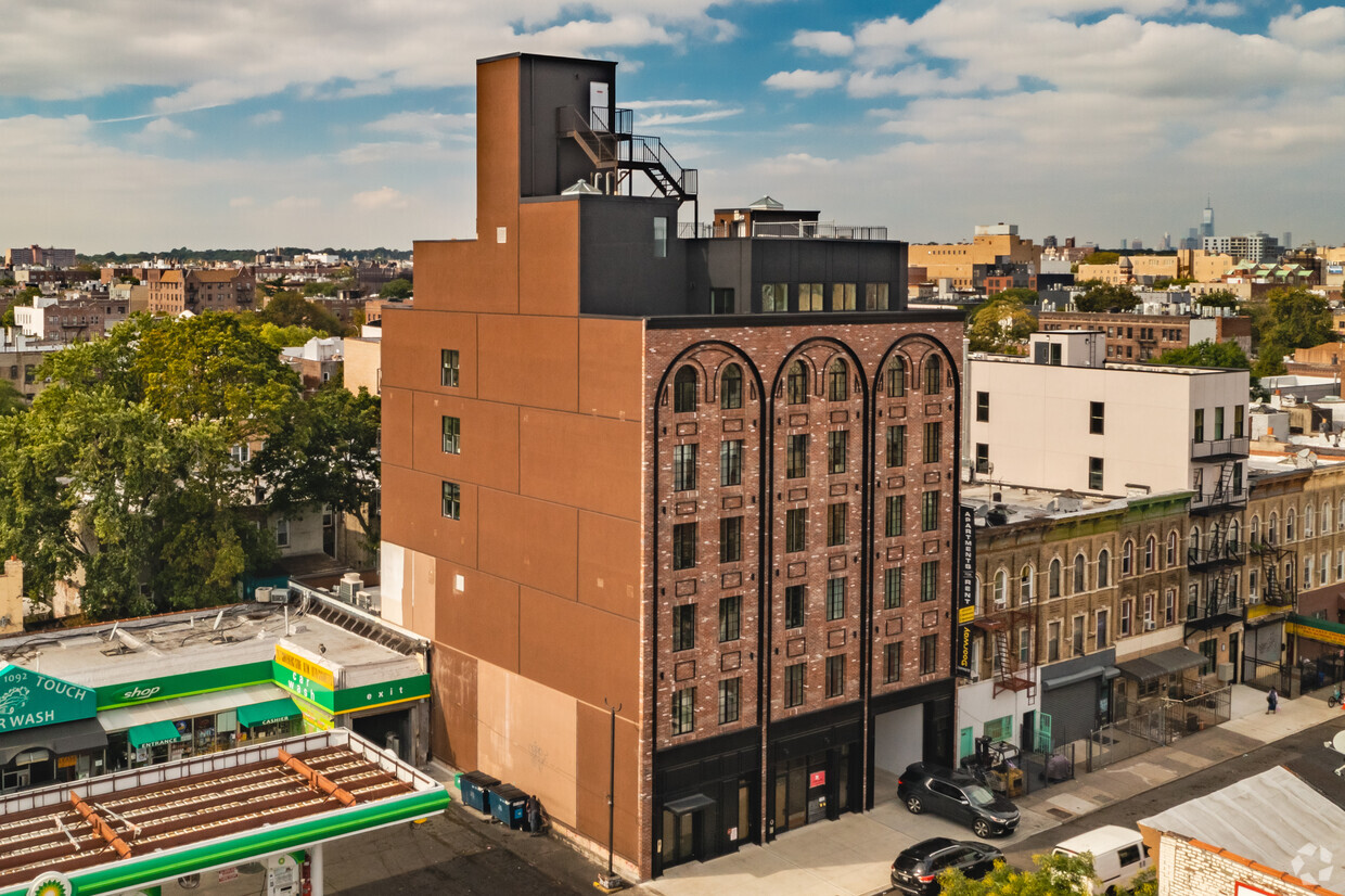Building Photo - 1084 Rogers Ave
