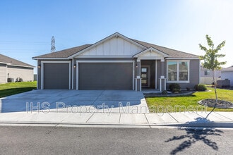 Building Photo - 1127 S Blueberry Pl