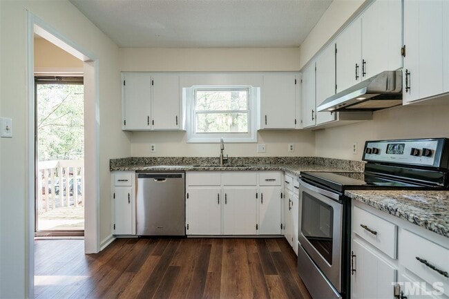 Building Photo - 4702 Cornwall Plz