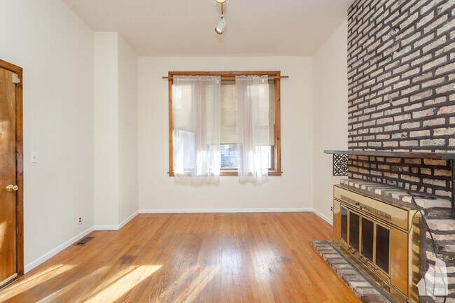 Building Photo - 2133 W Potomac Ave