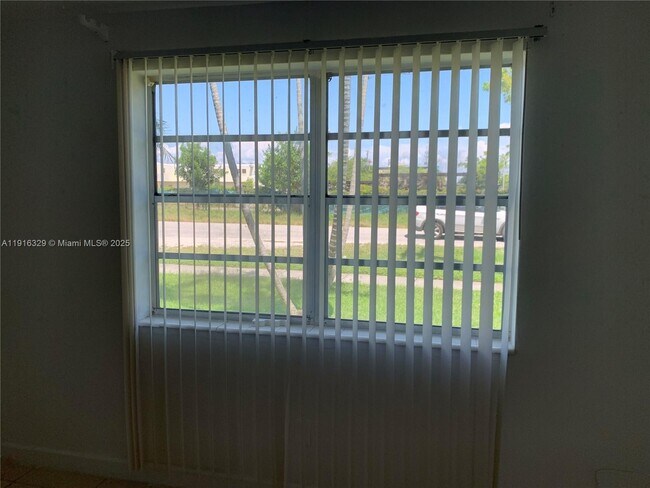 Foto del edificio - 1370 NE 119th St