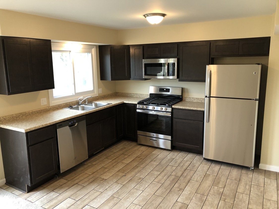 1133 Water St, Port Huron, MI 48060 Townhome Rentals in Port Huron MI