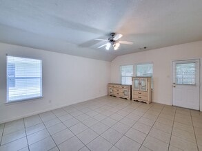 Building Photo - 3010 Stonecross Ln