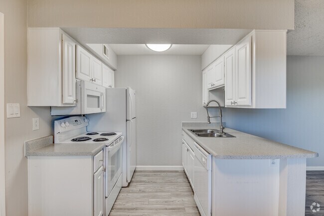 1HAB, 1BA - 679 ft²- Cocina - Miramonte