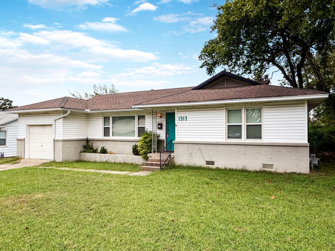 Primary Photo - 1313 Vieux Dr