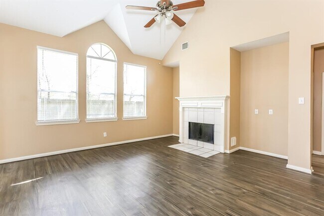 Foto del edificio - 19402 Pinewood Bluff Ln