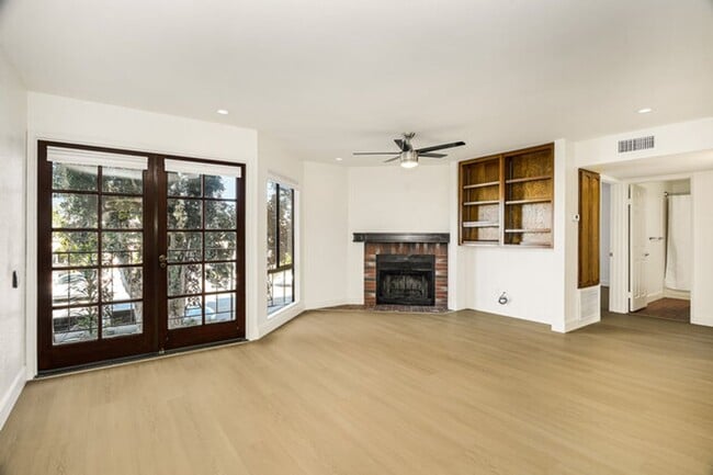 Building Photo - Rare Hillcrest Opportunity — 2BR Condo with Parking!