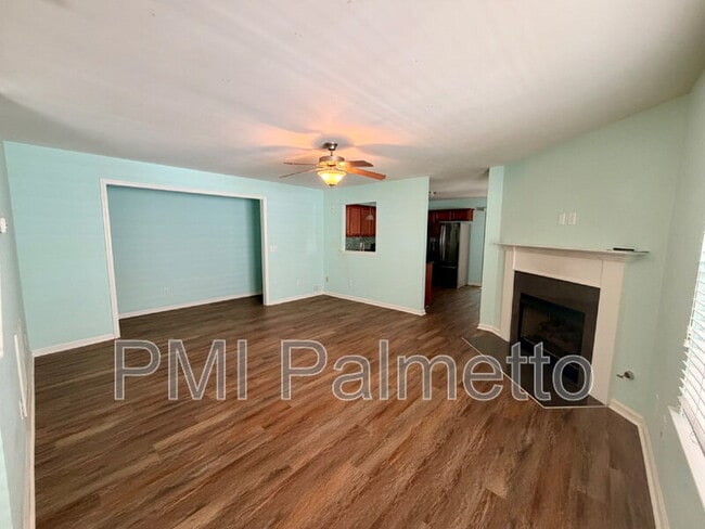 Building Photo - 1064 Kingston Village Loop