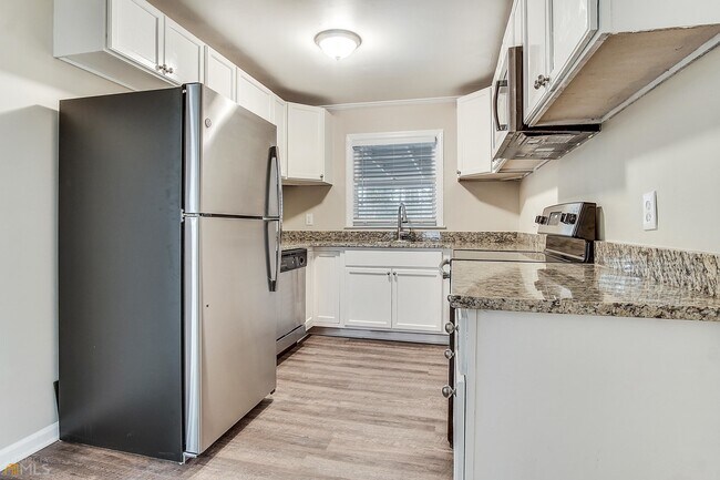Building Photo - 3585 Ingledale Dr SW
