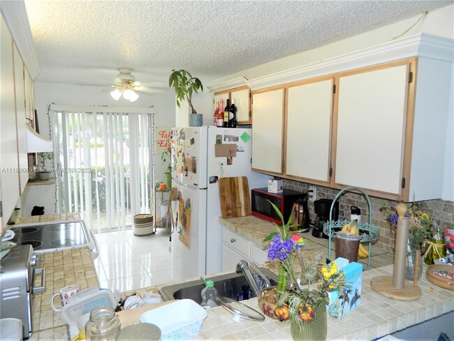 Building Photo - 899 Crystal Lake Dr
