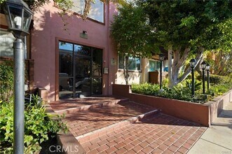 Building Photo - 5400 Newcastle Ave