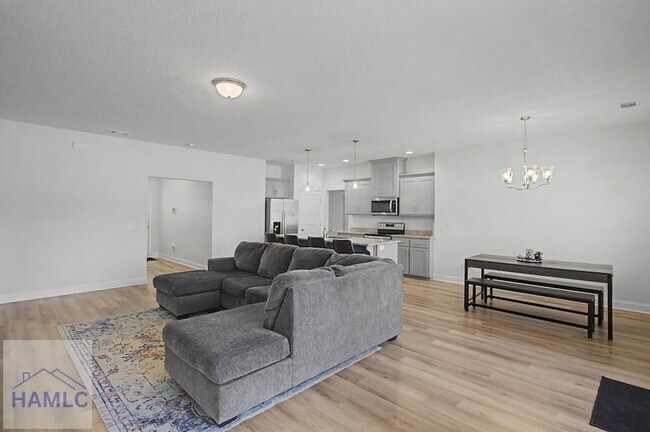 Foto del edificio - 413 Mcclelland Lp NE