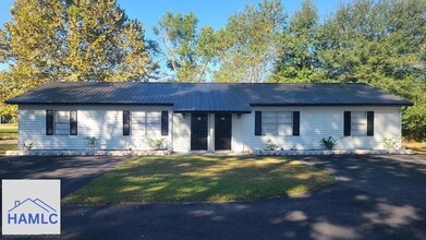 Building Photo - 7214 NE Live Oak Loop