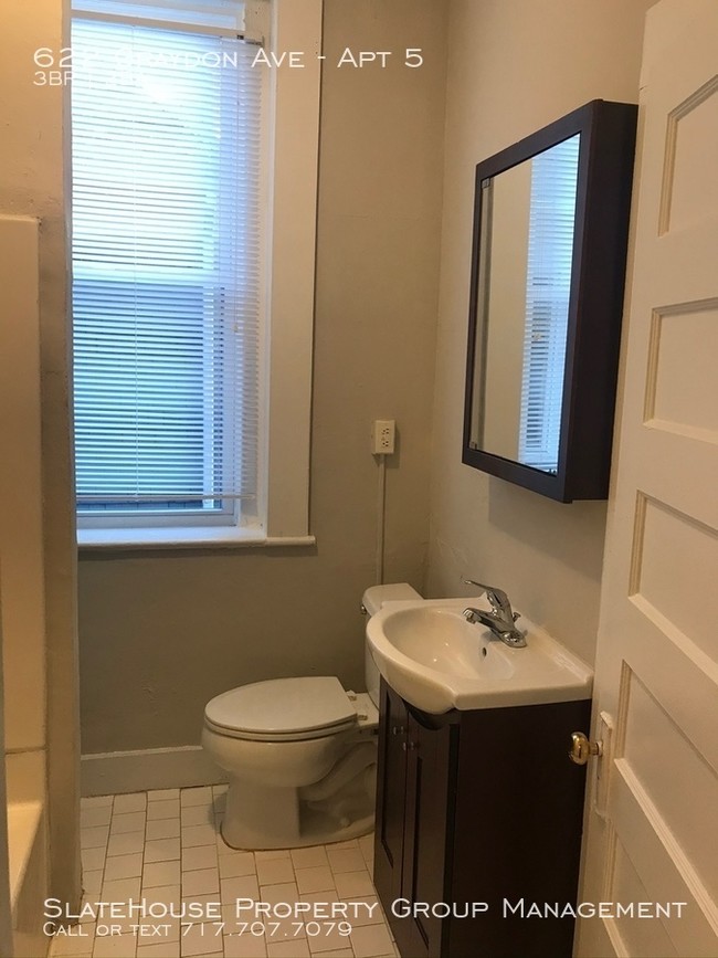 Building Photo - Spacious 3 BR Apartment in Ghent!